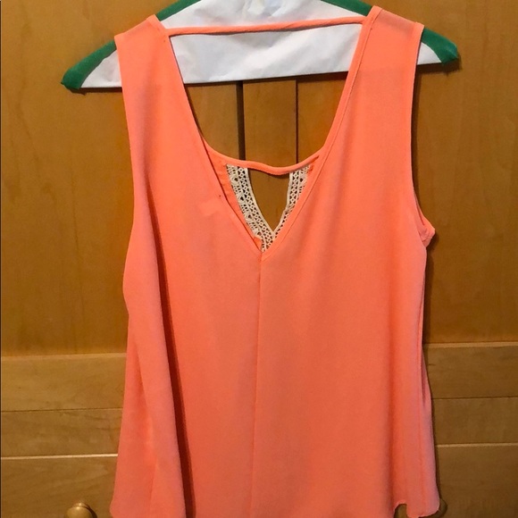 Cute tank top//never been worn - Picture 2 of 2